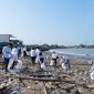 Memperingati Hari Lingkungan Hidup Sedunia 2025, Zero Waste Warriors PLN Energi Primer Indonesia (PLN EPI) bersama PLN Indonesia Power UBP Banten 2 Labuan, Pandawara Grup dan Komunitas lingkungan melaksanakan aksi nyata pembersihan pantai (Coastal Clean Up) di kawasan Teluk Labuan, Pandeglang, Banten, pada Rabu (4/6/2025).