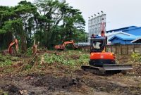PT LNG Nias Gasifikasi, Special Purpose Company (SPC) yang didirikan PLN Energi Primer Indonesia bersama PT Berkat Samudra Gemilang Lines (BSGL) guna mengembangkan infrastruktur LNG di Klaster Nias, Sumatera Utara melakukan proses pembersihan lahan (land clearing) sebagai awal tanda dimulainya  konstruksi proyek gasifikasi klaster Nias pada Rabu (11/6).