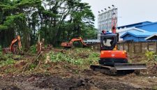 PT LNG Nias Gasifikasi, Special Purpose Company (SPC) yang didirikan PLN Energi Primer Indonesia bersama PT Berkat Samudra Gemilang Lines (BSGL) guna mengembangkan infrastruktur LNG di Klaster Nias, Sumatera Utara melakukan proses pembersihan lahan (land clearing) sebagai awal tanda dimulainya  konstruksi proyek gasifikasi klaster Nias pada Rabu (11/6).