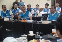 Direktur Manajemen Pembangkitan (DirMKit) PLN (Persero), Rizal Calvary Marimbo (tengah) terkesan dengan  Inisiatif green hydrogen serta program unggulan UMRO seperti 6-ON dan Advance Workshop  yang menunjukkan komitmen kuat PLN Nusantara Power terhadap efisiensi dan keberlanjutan. Hal ini diungkapkan dalam kunjungannya di Unit Pembangkitan Muara Karang pada Minggu (22/6) di Jakarta.