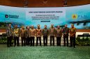 Direktur Perencanaan Korporat dan Pengembangan Bisnis PT PLN (Persero), Hartanto Wibowo (tengah berbatik gelap dengan kacamat), Direktur Transmisi dan Perencanaan Sistem PLN (Persero) Edwin Nugraha Putra (samping kanan Hartanto)
dan Ketua YPK PLN  Supriyadi (keempat dari kiri) berfoto bersama jajaran Direksi dan Komisaris PLN Nusantara Power dalam RUPS  yang digelar pekan lalu. Dalam kesempatan itu Hartanto mengapresiasi kinerja laba perusahaan asosiasi  yang mencerminkan kekuatan PLN NP dalam membangun kolaborasi strategis melalui joint venture yang berdaya saing tinggi.