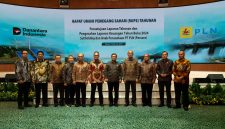 Direktur Perencanaan Korporat dan Pengembangan Bisnis PT PLN (Persero), Hartanto Wibowo (tengah berbatik gelap dengan kacamat), Direktur Transmisi dan Perencanaan Sistem PLN (Persero) Edwin Nugraha Putra (samping kanan Hartanto)
dan Ketua YPK PLN  Supriyadi (keempat dari kiri) berfoto bersama jajaran Direksi dan Komisaris PLN Nusantara Power dalam RUPS  yang digelar pekan lalu. Dalam kesempatan itu Hartanto mengapresiasi kinerja laba perusahaan asosiasi  yang mencerminkan kekuatan PLN NP dalam membangun kolaborasi strategis melalui joint venture yang berdaya saing tinggi.