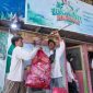Ilustrasi petugas menimbang sampah hasil aksi Zero Waste Warriors di Bank Sampah Sasude, Medan Maimun, Kota Medan, Sumatera Utara. Aksi serentak di berbagai daerah ini mengumpulkan total 170,80 ton sampah, yang jika diolah dengan benar berpotensi menekan emisi karbon hingga 86,27 ton CO₂e.