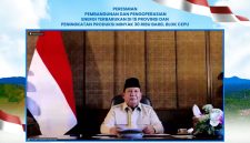 Presiden Republik Indonesia, Prabowo Subianto, menyatakan bahwa pengembangan energi surya memiliki peran krusial dalam menjangkau wilayah yang selama ini belum teraliri listrik secara optimal, terutama di daerah tertinggal, terdepan, dan terluar (3T).