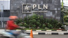 Tampak salah satu muka Kantor PLN Pusat yang berada di daerah Kebayoran Baru, Jakarta.