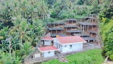 Tampak PLTS Lipang dengan kapasitas 93 kWp yang berada di Desa Lipang, Kecamatan Kendahe, Kabupaten Kepulauan Sangihe, Sulawesi Utara. Pembangkit ini merupakan salah satu dari 47 PLTS tersebar di 47 desa pada 11 provinsi yang diresmikan oleh Presiden Prabowo Subianto, Kamis, (26/6).