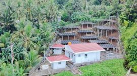 Tampak PLTS Lipang dengan kapasitas 93 kWp yang berada di Desa Lipang, Kecamatan Kendahe, Kabupaten Kepulauan Sangihe, Sulawesi Utara. Pembangkit ini merupakan salah satu dari 47 PLTS tersebar di 47 desa pada 11 provinsi yang diresmikan oleh Presiden Prabowo Subianto, Kamis, (26/6).