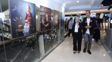 Menteri Rini Buka Pameran Fotografi The Colours of Art Sekaligus Berpartisipasi Sebagai Peserta