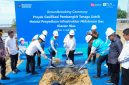Bupati Nias, Ya'atulo Gulo (ketiga dari kiri), Walikota Gunungsitoli, Sowa'a Laoli (keenam dari kiri), Direktur Manajemen Pembangkitan PLN, Rizal Calvary Marimbo (kelima dari kiri), dan Direktur Utama PLN Energi Primer Indonesia, Rakhmad Dewanto (ketiga dari kanan) melakukan prosesi peletakan batu pertama pada Groundbreaking Proyek Gasifikasi Pembangkit Tenaga Listrik melalui Penyediaan Infrastruktur Midstream Gas Klaster Nias yang berlangsung di Pembangkit Listrik Tenaga Mesin Gas (PLTMG) Nias pada Kamis (3/7).