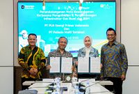 PLN EPI dan PT Pelindo Multi Terminal (SPMT) menandatangani Nota Kesepahaman (MoU) kerja sama pemanfaatan dan pengembangan infrastruktur gas bumi dan bahan bakar minyak (BBM) 

Penandatanganan dilakukan oleh Direktur Strategi dan Komersial PT Pelindo Multi Terminal, Rizki Kurniawan; Direktur Gas dan BBM PT PLN EPI, Erma Melina Sarahwati; (Tengah) dan disaksikan oleh Direktur Utama PT Pelindo Multi Terminal, Ari Henryanto (kiri); dan Direktur Utama PT PLN EPI, Rakhmad Dewanto (kanan).