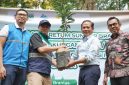 Menteri Lingkunga Hidup Hanif Faisol Nurofiq (dua dari kanan), Wali Kota Batu Nurochman (kanan), Direktur Manajemen Human Capital dan Administrasi PLN Nusantara Power TB Ari Wibawa M. (kiri), bersama dengan Direktur Utama Perum Jasa Tirtra I  Fahmi Hidayat (dua dari kiri) saat akan melaksanakan penanaman pohon di Arboretum Sumber Brantas. Melalui kegiatan ini akan bermafaat kepada penguatan peran vital sebagai kawasan konservasi tanah dan air di Desa Sumber Brantas dan sekitarnya.