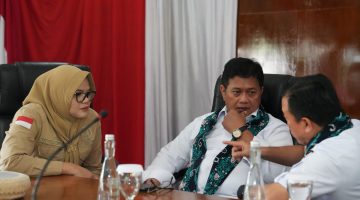 Kunker ke Tanjab Timur, Wamen Viva Yoga Sebut Transmigran Pahlawan Pembangunan Daerah