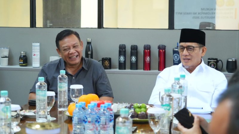 Wamenag Romo Muhammad Syafi’i, melakukan pertemuan dengan Kepala Densus 88 Antiteror, Sentot Prasetyo / foto ist