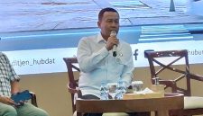 Direktur Jenderal Perhubungan Darat (Hubdat) Kementerian Perhubungan Aan Suhana acara press background bertema Keselamatan sebagai Prioritas Utama Transportasi di Kantor Kemenhub, Jakarta , Kamis ( 21/8/2025 )
