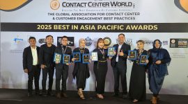 Para personel Contact Center PLN 123 berfoto bersama setelah berhasil meraih 8 penghargaan sebagai Gold Winner pada ajang Global Contact Center World Awards (GCCWA) 2025 di Bali, (25/7). Torehan prestasi ini menjadi wujud nyata keberhasilan transformasi layanan pelanggan PLN yang mengedepankan prinsip customer focused sebagai fondasi utama.