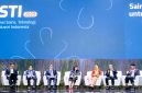 Suasana panel diskusi dalam gelaran acara Konvensi Sains, Teknologi, dan Industri (KSTI) Indonesia 2025 di Bandung, Kamis (7/8).