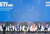 Suasana panel diskusi dalam gelaran acara Konvensi Sains, Teknologi, dan Industri (KSTI) Indonesia 2025 di Bandung, Kamis (7/8).