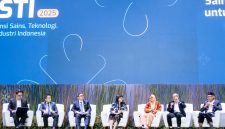 Suasana panel diskusi dalam gelaran acara Konvensi Sains, Teknologi, dan Industri (KSTI) Indonesia 2025 di Bandung, Kamis (7/8).