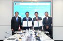 PLN EPI dan JERA menandatangani Joint Development Study Agreement (JDSA) sebagai langkah strategis dalam memperkuat kolaborasi pengembangan rantai nilai gas alam cair (Liquefied Natural Gas/LNG) di Indonesia sebagai wujud komitmen kedua belah pihak dalam mendorong penyusunan rencana pengembangan rantai nilai LNG yang komprehensif.

Kiri ke kanan Iwan Agung Firstantara, Mantan Direktur Utama PLN EPI ; Rakhmad Dewanto, Direktur Utama PLN EPI; Ryutaro Suzuki, Executive Officer Head of the Asia Middle East Group JERA Co., Inc.; dan Manabu Onuki, President Director (CEO) of JERA Energi Indonesia.