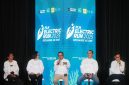 Sekretaris Perusahaan PLN, Alois Wisnuhardana (tengah), Direktur Niaga dan Pemasaran PLN Icon Plus, Joice Lanny Wantania (kedua dari kiri), Wakil Pemimpin Redaksi Harian Kompas, Adi Prinantyo (kedua dari kanan), Sekretaris Jenderal Persatuan Pengurus Besar Persatuan Atletik Seluruh Indonesia (PB PASI), Tigor Tanjung (kanan) dan atlet maraton nasional,  Odekta Elvina Naibaho (kiri) dalam agenda Launching dan Press Conference PLN Electric Run 2025 di Jakarta pada Selasa (12/8).