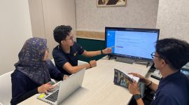 Aplikasi Inspekta ini menjadi sarana digital untuk memantau, mencatat, dan menindaklanjuti setiap temuan ketidaksesuaian di lapangan terkait aspek keselamatan, lingkungan, instalasi, kelistrikan, dan keamanan (Foto: Pegawai K3 PLN EPI sedang rapat pembahasan terkait penggunaan aplikasi Inspekta).