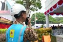Di samping kibaran Sang Merah Putih, petugas PLN bersiaga penuh mengamankan pasokan listrik, bukan hanya sekadar tugas, namun bentuk pengabdian kepada bangsa dan negara.