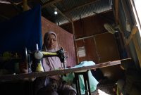 Zahara, seorang penjahit asal Gampong Pande, Banda Aceh, kini bisa menjahit dan mengembangkan usahanya setelah mendapatkan sambungan listrik mandiri melalui program Light Up The Dream PLN. Pada tahun ini, sampai dengan Agustus 2025 tercatat sebanyak 7.978 keluarga prasejahtera di 38 provinsi telah mendapat sambungan listrik gratis lewat program tersebut.