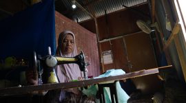 Zahara, seorang penjahit asal Gampong Pande, Banda Aceh, kini bisa menjahit dan mengembangkan usahanya setelah mendapatkan sambungan listrik mandiri melalui program Light Up The Dream PLN. Pada tahun ini, sampai dengan Agustus 2025 tercatat sebanyak 7.978 keluarga prasejahtera di 38 provinsi telah mendapat sambungan listrik gratis lewat program tersebut.