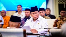 Presiden Prabowo Subianto menggelar silaturahmi dengan tokoh lintas agama, pimpinan partai politik, pimpinan serikat buruh, dan organisasi kepemudaan lintas iman di Istana Negara, Jakarta, pada Senin, 1 September 2025. (Foto: BPMI Setpres)

