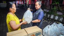 BRI melalui program Corporate Social Responsibility (CSR) BRI Peduli bergerak cepat menyalurkan bantuan tanggap bencana untuk masyarakat terdampak di Bali dan NTT. Foto: Dok BRI