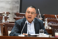 Anggota Komisi XI DPR RI Harris Turino saat mengikuti Rapat Panja RUU P2SK bersama ADK OJK Bidang Pengawasan Perasuransian, Penjaminan, dan Dana Pensiun di Ruang Rapat Komisi XI, Selasa (23/9/2025). / fot ist