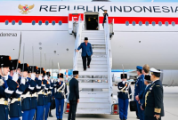 Presiden Republik Indonesia, Prabowo Subianto, tiba di Bandar Udara Internasional Schipol, Amsterdam, Belanda, pada Kamis, 25 September 2025. Foto: BPMI Setpres