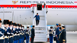 Presiden Republik Indonesia, Prabowo Subianto, tiba di Bandar Udara Internasional Schipol, Amsterdam, Belanda, pada Kamis, 25 September 2025. Foto: BPMI Setpres