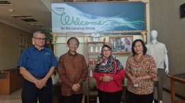 Direktur Retail dan Niaga PLN Adi Priyanto (kedua dari kiri) ketika mengunjungi salah satu pelanggan industri tekstil PT South Pacific Viscose (SPV) di Purwakarta dan disambut oleh HR GA & Corporate Affair Director SPV, Vibrayani Arkhama (kedua dari kanan), Operation Site Director SPV, Ivan Gaudart (kiri) serta Head of Procurement Manager SPV, Kho Viminyaty (kanan).