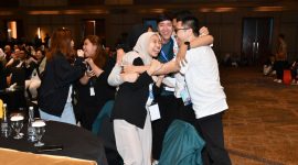 Tim Kampus ITB Pemenang Grand Final Energy Debate Championship meluapkan kegembiraan saat ajang Final National Pertamina Goes To Campus 2025 yang diselenggarakan di Ballroom Grha Pertamina, Jakarta pada Rabu (17/9/2025)
