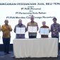 Disaksikan oleh Kepala Satuan Kerja Khusus Pelaksana Kegiatan Usaha Hulu Minyak dan Gas Bumi (SKK Migas), Djoko Siswanto (kedua dari kiri), Direktur Pembinaan Pengusahaan Ketenagalistrikan Ditjen Ketenagalistrikan KESDM, Havidh Nazif (kedua dari kanan), Direktur Retail dan Niaga PLN, Adi Prianto (kanan) dan Wakil Direktur Utama Pertamina, Oki Muraza (kiri), penandatanganan Perjanjian Jual Beli Tenaga Listrik (PJTBL) antara General Manager PLN Unit Induk Distribusi Riau dan Kepulauan Riau, Joni (ketiga dari kiri), Direktur Utama Pertamina Hulu Rokan, Ruby Mulyawan (tengah) dan Direktur Utama PLN MCTN, Junaidi Abdi (ketiga dari kanan).