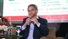 Direktur Strategic Business Development & Portofolio Telkom, Seno Soemadji, saat memberikan paparan pada acara Indonesia Economic Summit 2025 yang diselenggarakan di Shangri-La Hotel, pada (2/10). Foto: dok. Telkom