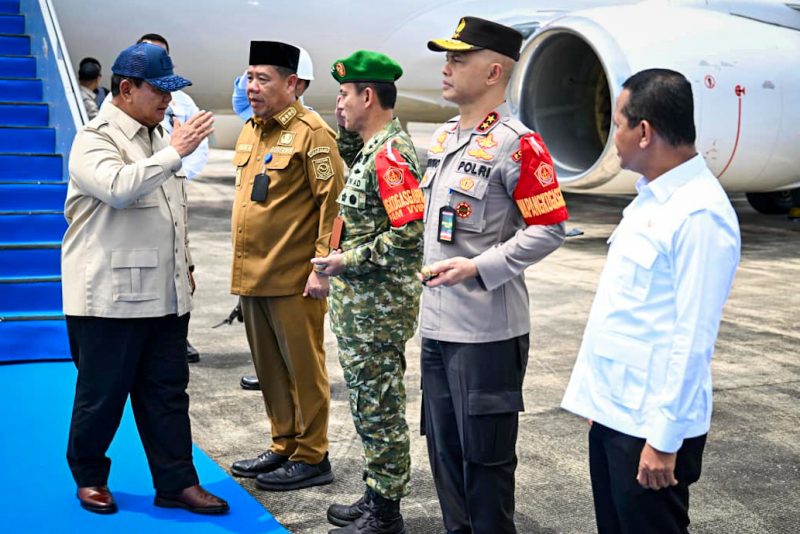 Presiden Prabowo Subianto tiba di Bandar Udara Depati Amir, Kabupaten Bangka Tengah, Provinsi Kepulauan Bangka Belitung, pada Senin, 6 Oktober 2025. (Foto: BPMI Setpres)