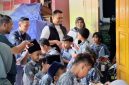 Berita Foto: Jakarta, 3 Oktober 2025 – PLN Icon Plus menunjukkan komitmennya dalam mendukung dunia pendidikan dengan menyalurkan bantuan kepada siswa-siswi SDN 1 Kuningan Barat. Kegiatan ini dilaksanakan sebagai bagian dari rangkaian perayaan Hari Ulang Tahun (HUT) PLN Icon Plus yang ke-25.

​Bantuan yang diberikan berupa laptop, dan tas sekolah yang diserahkan langsung oleh Direktur Utama PLN Icon Plus Chipta Perdana kepada pihak sekolah dan siswa secara simbolis.