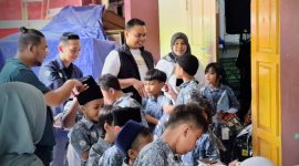 Berita Foto: Jakarta, 3 Oktober 2025 – PLN Icon Plus menunjukkan komitmennya dalam mendukung dunia pendidikan dengan menyalurkan bantuan kepada siswa-siswi SDN 1 Kuningan Barat. Kegiatan ini dilaksanakan sebagai bagian dari rangkaian perayaan Hari Ulang Tahun (HUT) PLN Icon Plus yang ke-25.

​Bantuan yang diberikan berupa laptop, dan tas sekolah yang diserahkan langsung oleh Direktur Utama PLN Icon Plus Chipta Perdana kepada pihak sekolah dan siswa secara simbolis.