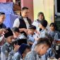 Berita Foto: Jakarta, 3 Oktober 2025 – PLN Icon Plus menunjukkan komitmennya dalam mendukung dunia pendidikan dengan menyalurkan bantuan kepada siswa-siswi SDN 1 Kuningan Barat. Kegiatan ini dilaksanakan sebagai bagian dari rangkaian perayaan Hari Ulang Tahun (HUT) PLN Icon Plus yang ke-25.

​Bantuan yang diberikan berupa laptop, dan tas sekolah yang diserahkan langsung oleh Direktur Utama PLN Icon Plus Chipta Perdana kepada pihak sekolah dan siswa secara simbolis.