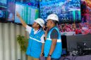 Para petugas PLN Unit Induk Wilayah Nusa Tenggara Barat saat memonitor kondisi kelistrikan gelaran MotoGP di Sirkuit Mandalika, Lombok Tengah, NTB pada Minggu (5/10).