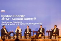 Direktur Utama PLN EPI, Rakhmad Dewanto (Kanan) hadir sebagai pembicara di Acara Rystad Energy APAC Annual Summit 2025 yang digelar di Singapura. Kiri ke Kanan : Kaushal Ramesh (Vice President, Head of Gas & LNG Analytics, Rystad Energy) sebagai moderator, Tracy Lothian (Head of Asia Pacific and Global Low Carbon, MidOcean Energy, Mehdi Chennoufi (Head of Asia LNG Business Development & Origination, Vitol), serta Dr. Tran Hong Nam (Member of the Board, PetroVietnam).