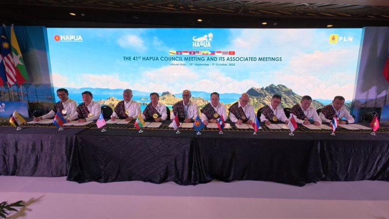 Seremoni penandatanganan Letter of Transmittal oleh para Kepala Delegasi negara anggota HAPUA, sebagai penanda resmi disepakatinya hasil The 41st HAPUA Council Meeting di Labuan Bajo, Kabupaten Manggarai Barat, Nusa Tenggara Timur.