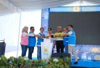 Bupati Pohuwato, Saiful A. Mbuinga (tengah), Direktur Retail dan Niaga Adi Priyanto (Ketiga dari kiri),  
Presiden Direktur PT MGR dan PT GSM Boyke Poerbaya Abidin, EVP Penjualan & Pelayanan Pelanggan Enterprise PLN, Dini Sulistyawati (kiri), General Manager PLN UID Suluttenggo, Usman Bangun (Kedua dari kiri), General Manager PLN UIP Sulawesi, Wisnu Kuntjoro Adi (Kedua dari Kanan), dan General Manager PLN UIP3B Sulawesi, Fermi Trafianto (Kanan) ketika meresmikan pengoperasian pasokan listrik sebesar 30 juta VA untuk PT Gorontalo Sejahtera Mining Daya pada kamis (2/10).