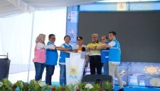 Bupati Pohuwato, Saiful A. Mbuinga (tengah), Direktur Retail dan Niaga Adi Priyanto (Ketiga dari kiri),  
Presiden Direktur PT MGR dan PT GSM Boyke Poerbaya Abidin, EVP Penjualan & Pelayanan Pelanggan Enterprise PLN, Dini Sulistyawati (kiri), General Manager PLN UID Suluttenggo, Usman Bangun (Kedua dari kiri), General Manager PLN UIP Sulawesi, Wisnu Kuntjoro Adi (Kedua dari Kanan), dan General Manager PLN UIP3B Sulawesi, Fermi Trafianto (Kanan) ketika meresmikan pengoperasian pasokan listrik sebesar 30 juta VA untuk PT Gorontalo Sejahtera Mining Daya pada kamis (2/10).