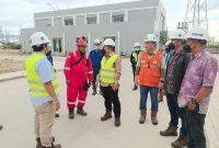 Kunjungan Komut ke pembangkit listrik berbahan bakar batubara dengan teknologi Circulating Fluidized Bed (CFB) Boiler, berkapasitas 2x50 MW dengan luas 34 hektar itu disambut hangat oleh Yayak Triasdian,
Team Leader Energi Primer PLN UPK Timor UIW NTT beserta jajaran.