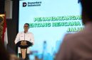 Direktur Utama PLN, Darmawan Prasodjo memberikan sambutan pada agenda Penandatanganan Nota Kesepahaman tentang Rencana Kerja Elektrifikasi Jalur Kereta Api antara PLN dan KAI di Jakarta, Senin (20/10). Ia menyampaikan, pihaknya siap mendukung Pemerintah dalam memperkuat infrastruktur transportasi publik yang lebih bersih dan ramah lingkungan, salah satunya melalui elektrifikasi jalur kereta. Upaya ini sekaligus mendukung penurunan emisi karbon di sektor transportasi, selaras dengan target Net Zero Emissions tahun 2060.