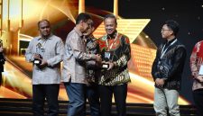 Direktur Utama PLN Nusantara Power Ruly Firmansyah saat menerima penghargaan Subroto Award 2025. PLN NP konsisten meraih penghargaan ini setiap tahunnya. Di tahun 2025, PLN NP menggaet 5 penghargaan dsri berbagai kategori.