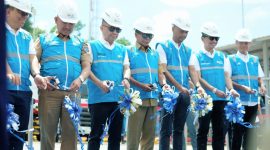 Fasilitas penyimpanan dan regasifikasi LNG (Liquefied Natural Gas) di Tarakan, Kalimantan Utara ini diresmikan oleh  (Dari Kiri ke Kanan) Komisaris Utama PLN EPI Nikson Silalahi (Kiri), Wali Kota Tarakan, dr. H. Khairul, M.Kes,  Direktur Manajemen Pembangkitan PT PLN (Persero), Rizal Calvary Marimbo, Gubernur Kalimantan Utara, Zainal Arifin Paliwang, PLT Direktur Perencanaan dan Pembangunan Infrastruktur Migas Kementerian ESDM, Agung Kuswardono, Direktur Utama PLN Energi Primer Indonesia, Rakhmad Dewanto (Dua dari Kanan), Kepala BIN Daerah Kalimantan Utara, Andri Murhari S.IP, M.Sos (Kanan)